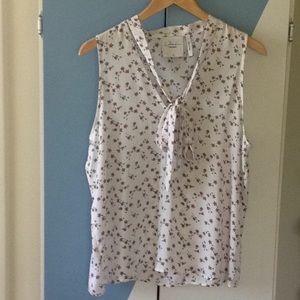 L'Academie Los Angeles Sleeveless Top.  V-neck.